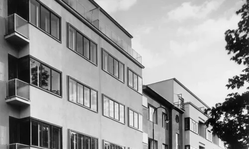 C154 Apartment buildings